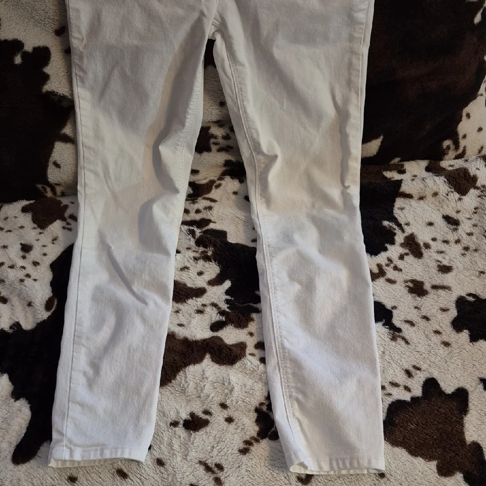 LASCANA White Skinny Jeans with Classic Fit - Picture 4 of 10